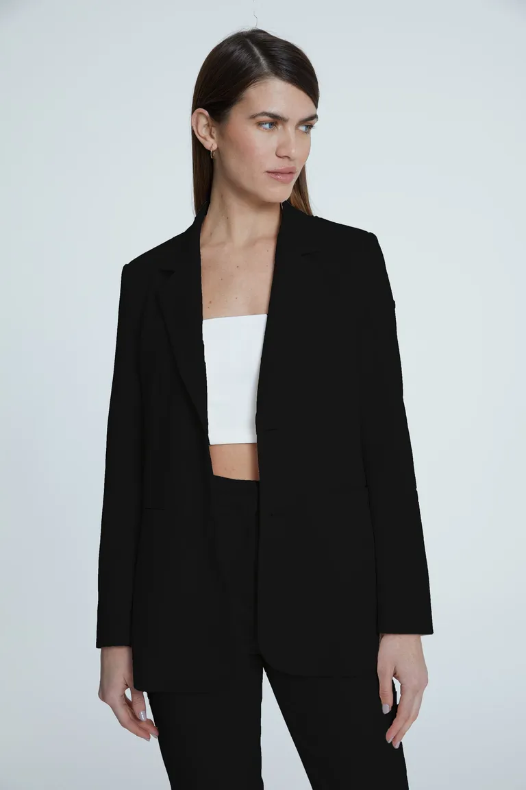 Blazer negro de corte recto y calce regular para un look elegante y sofisticado de Naíma en Blazers para argentina
