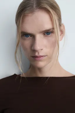 Remera cuello barco larga de Mango en Buzos y Sweaters para argentina