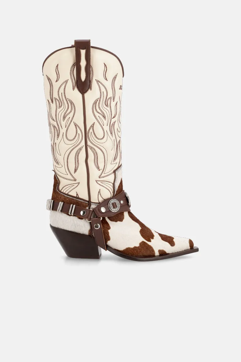 Bota western de cuero con diseño exclusivo y detalles artesanales de Justaosadia en Botas y Botinetas para argentina