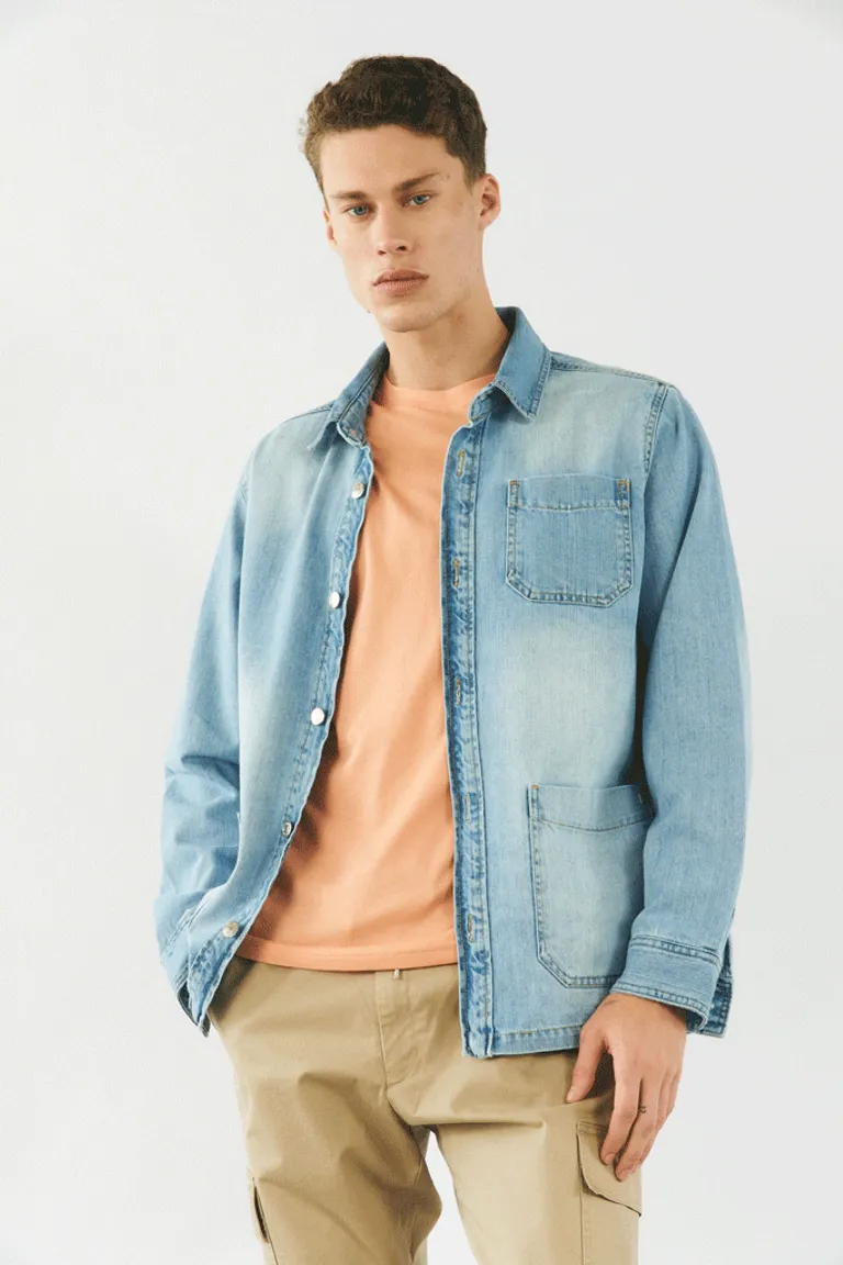Camisa de mezclilla azul clara, diseño moderno y elegante para hombre de Bensimon en Camisas para argentina