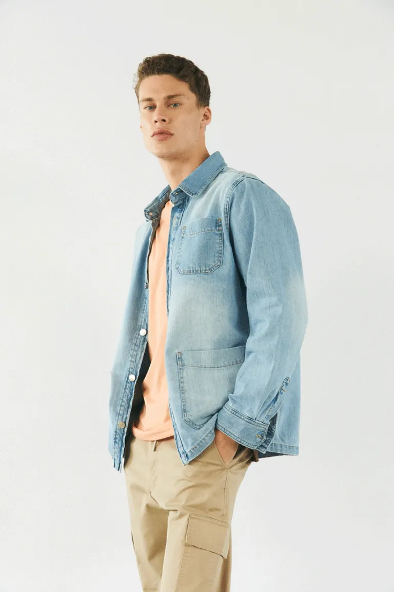 Camisa de mezclilla azul clara, diseño moderno y elegante para hombre de Bensimon en Camisas para argentina