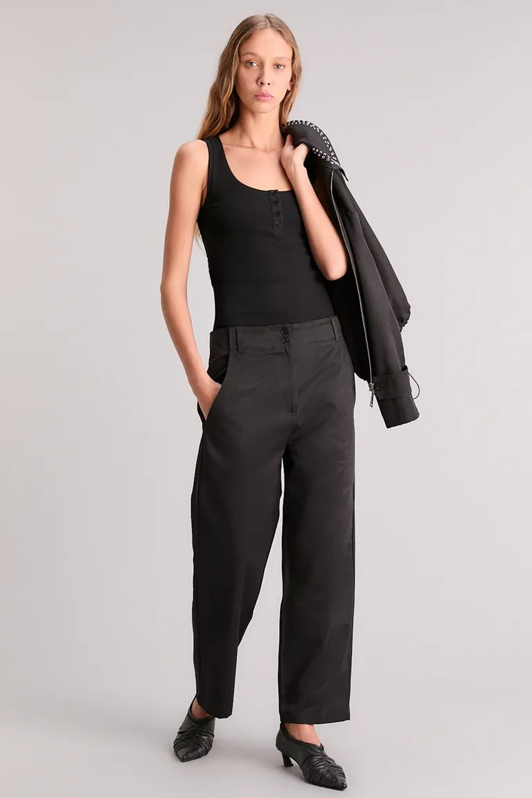 Pantalón de corte regular y tiro medio en tejido pesado con detalles funcionales de Kosiuko en Pantalones para argentina