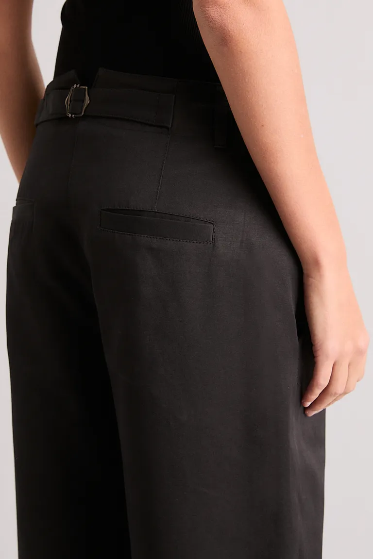 Pantalón de corte regular y tiro medio en tejido pesado con detalles funcionales de Kosiuko en Pantalones para argentina