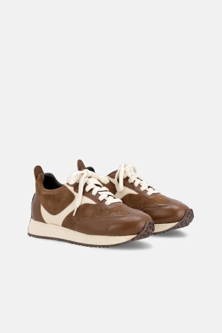 Zapatillas de cuero y gamuza en tonos marrones con detalles en contraste de Justaosadia en Zapatillas para argentina