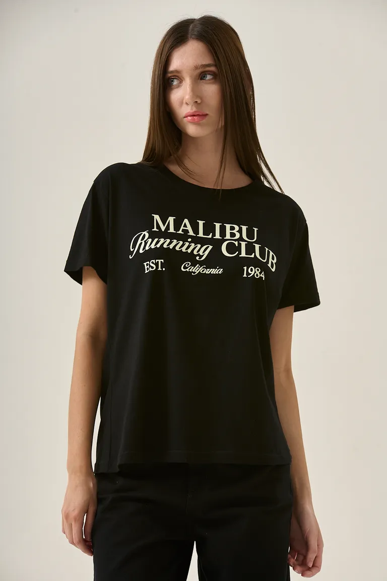 Remera de Mujer con Estampado Tipográfico y Diseño Deportivo Vintage de Sweet en Remeras para argentina