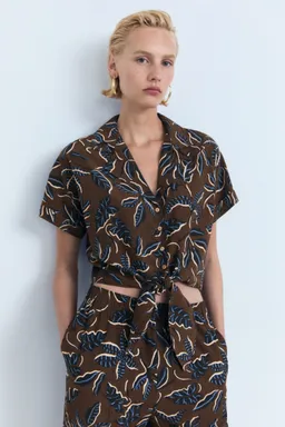 Camisa crop estampada nudo de Mango en Camisas para argentina