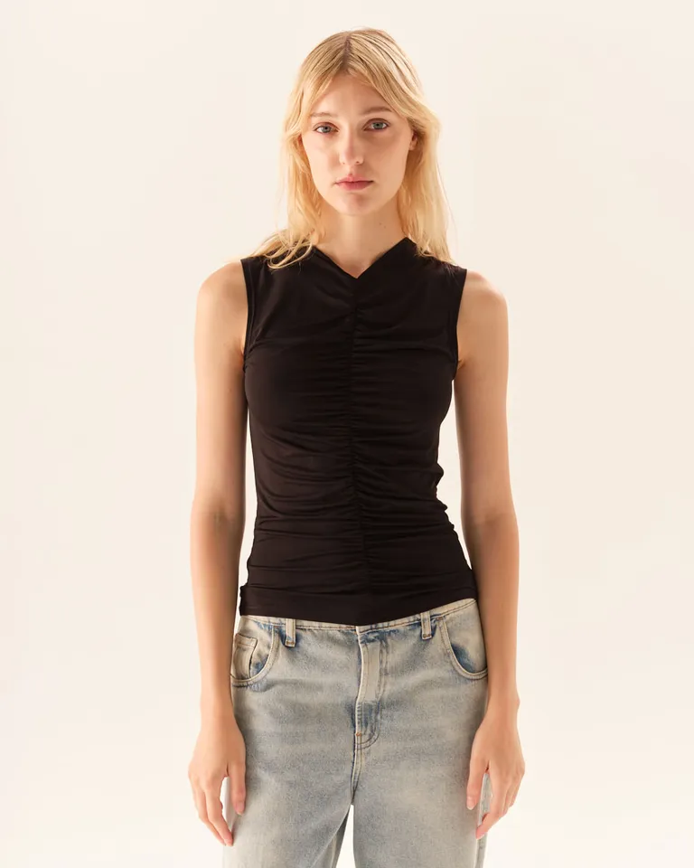 Top de mujer sin mangas con escote en V y fruncido central de Furzai en Tops para argentina