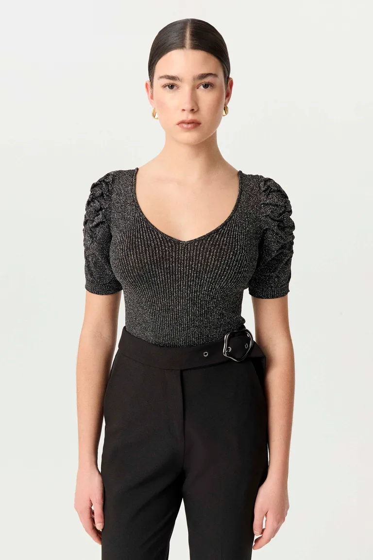 Remera negra tejida con lurex y manga corta puff para noche de Markova en Remeras para argentina