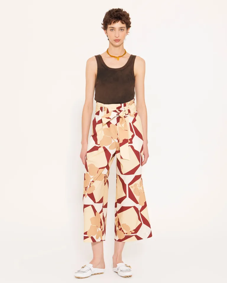 Pantalón oporto de diseño geométrico y floral en estilo wide leg y papel bolsa de Jazmin Chebar en Pantalones para argentina