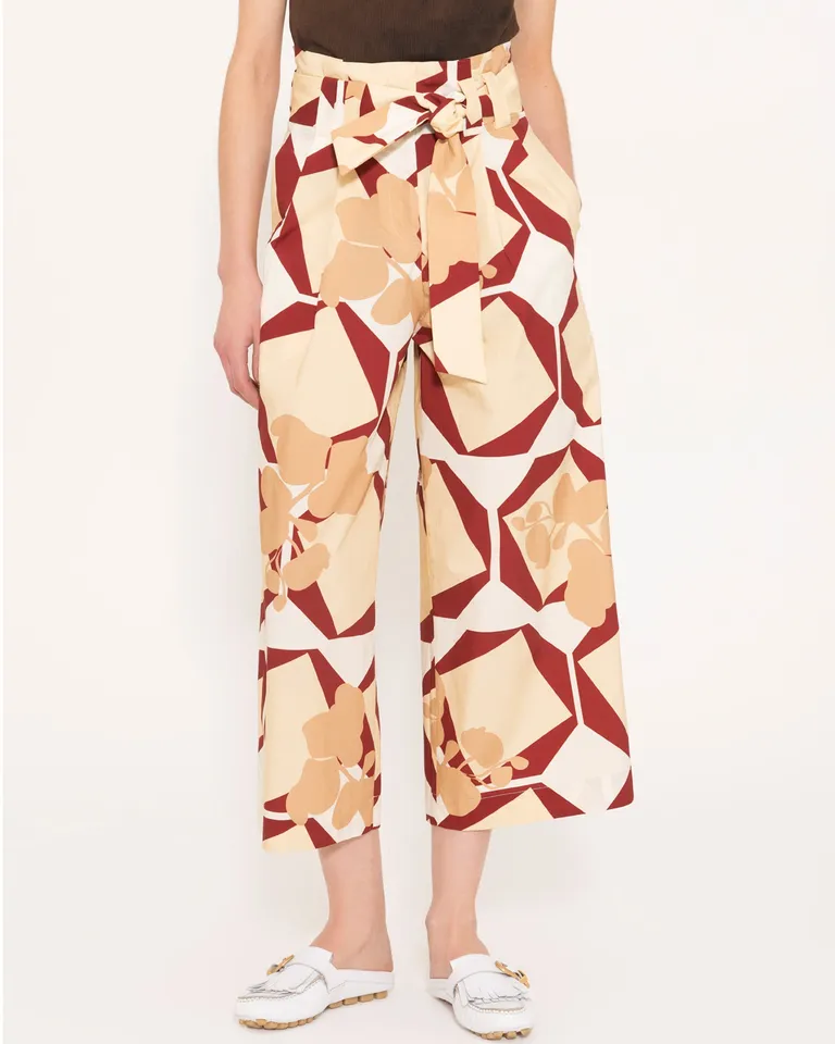 Pantalón oporto de diseño geométrico y floral en estilo wide leg y papel bolsa de Jazmin Chebar en Pantalones para argentina