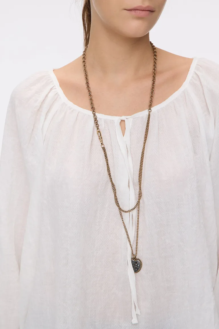 Blusa de mujer con frunces en escote, lazo frontal y mangas con puño elástico de Cuesta Blanca en Blusas para argentina