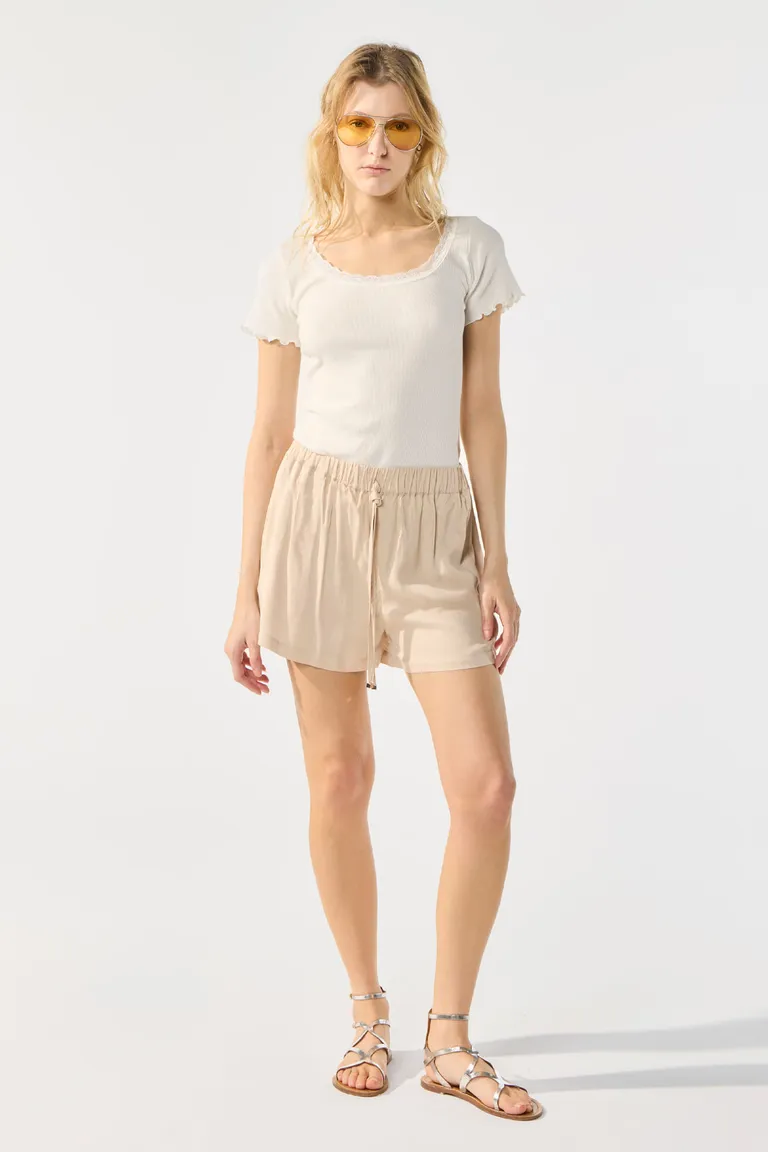 Shorts de tiro alto en rayon twill con cintura elástica y lazo de Cuesta Blanca en Shorts para argentina