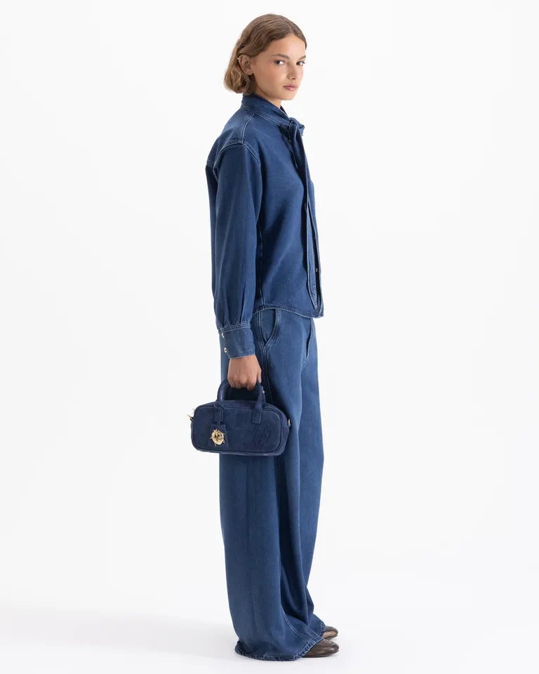 Camisa de manga larga con lazo en el cuello y cierre frontal mediante broches de Jazmin Chebar en Camisas para argentina