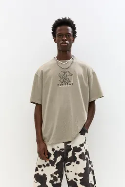 Remera con gráfico hokusai de Pull&Bear en Remeras y Polos para argentina