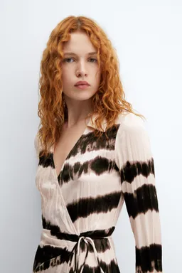 Vestido camisero plisado tiedye de Mango en Vestidos para argentina