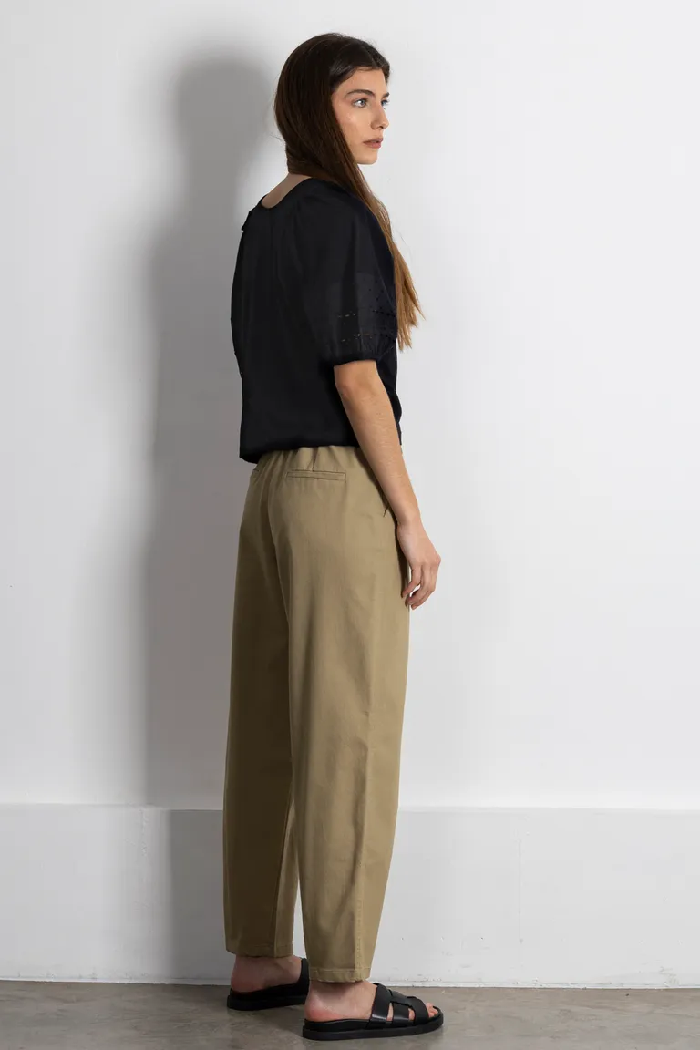 Pantalones beige de diseño elegante y versátil para mujer de Kill en Pantalones para argentina