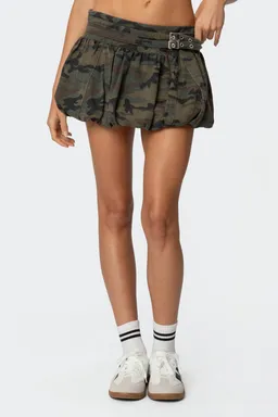 Mini falda short camuflada de Edikted en Shorts para argentina