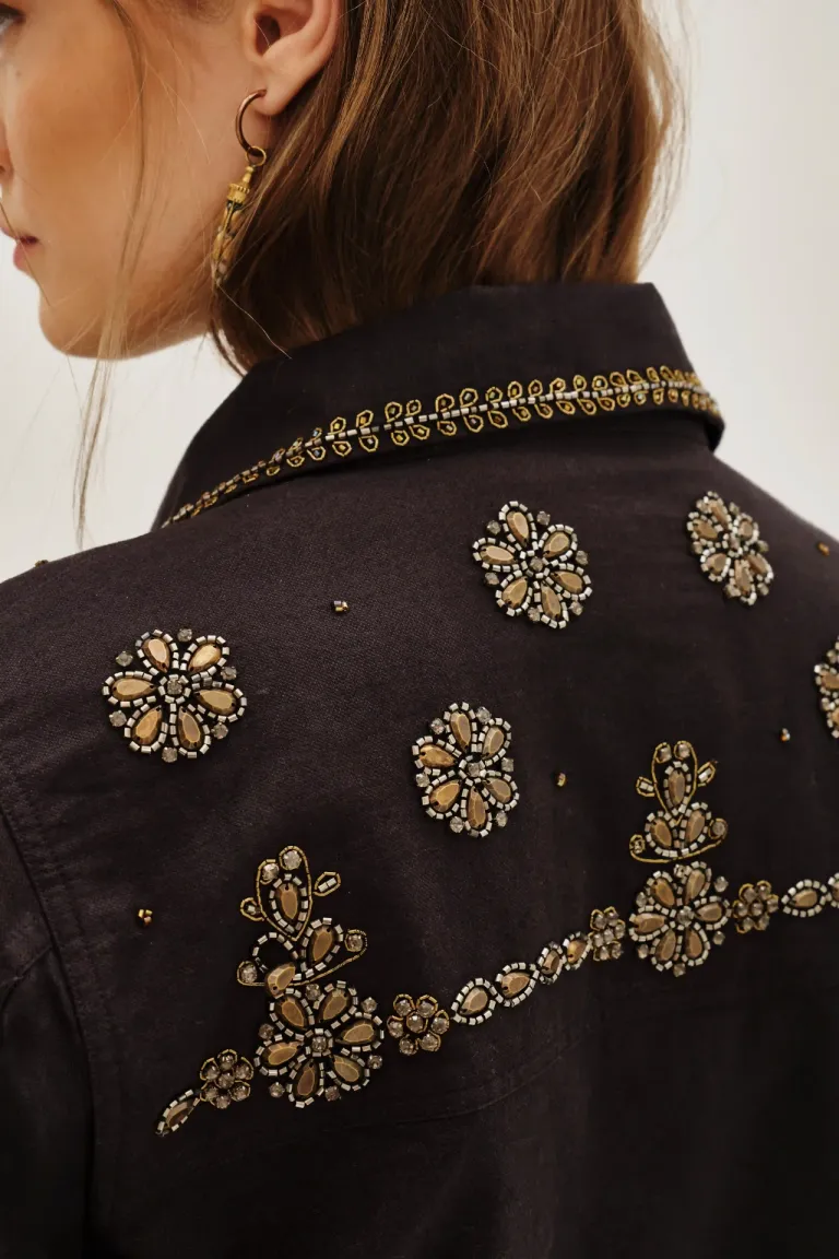 Campera de manga larga con bordados y apliques de piedras con ajuste en cintura de Rapsodia en Chaquetas para argentina