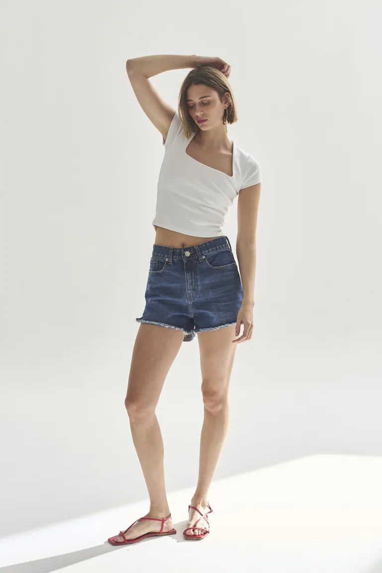 Shorts de tiro alto en azul - Prenda versátil y cómoda para el día a día de Akiabara en Shorts para argentina