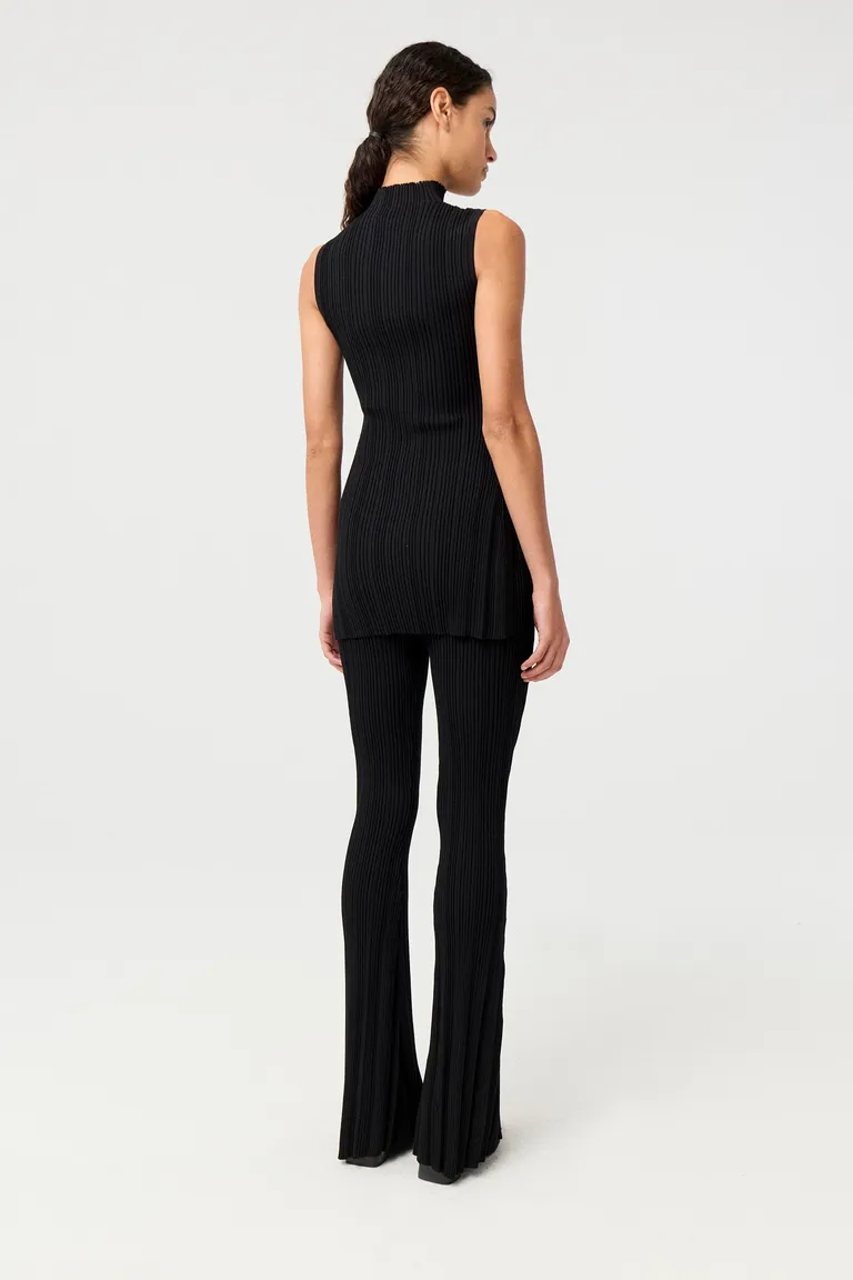 Pantalón de tiro alto con pierna flare y textura acanalada de tejido de Markova en Pantalones para argentina