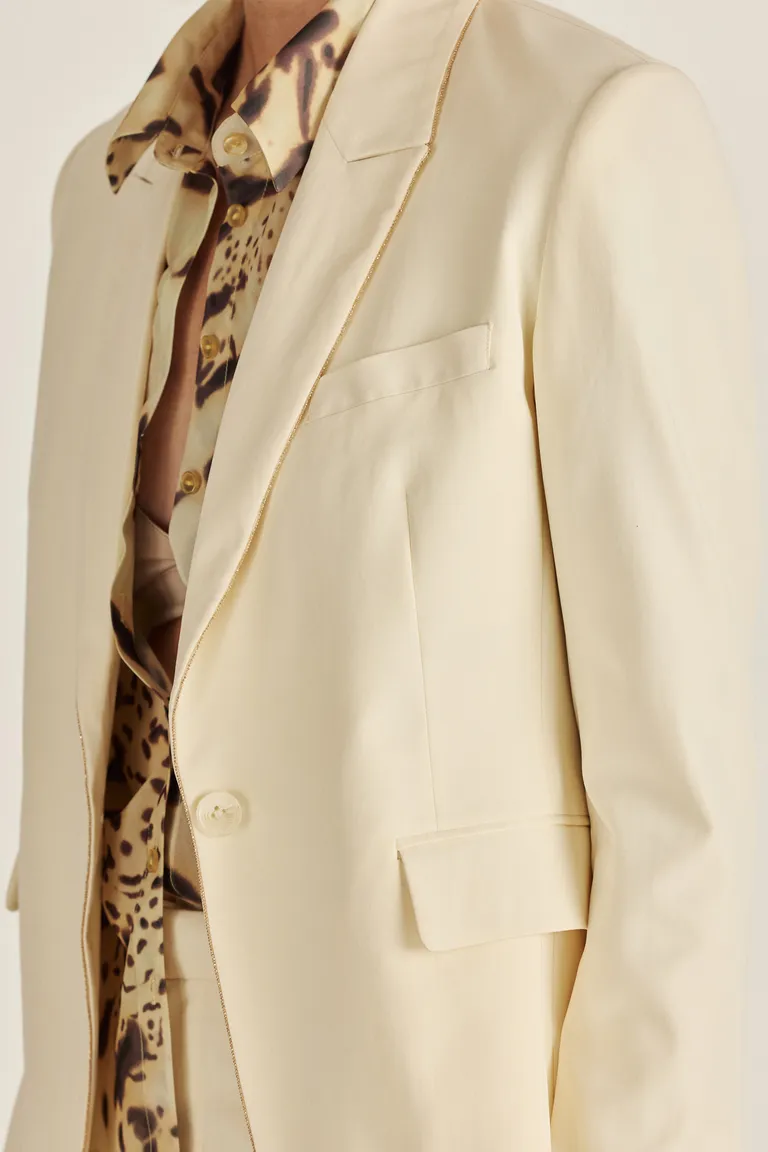 Saco de mujer en tejido premium con detalles metálicos, corte moderno y calce perfecto de Tucci en Chaquetas para argentina