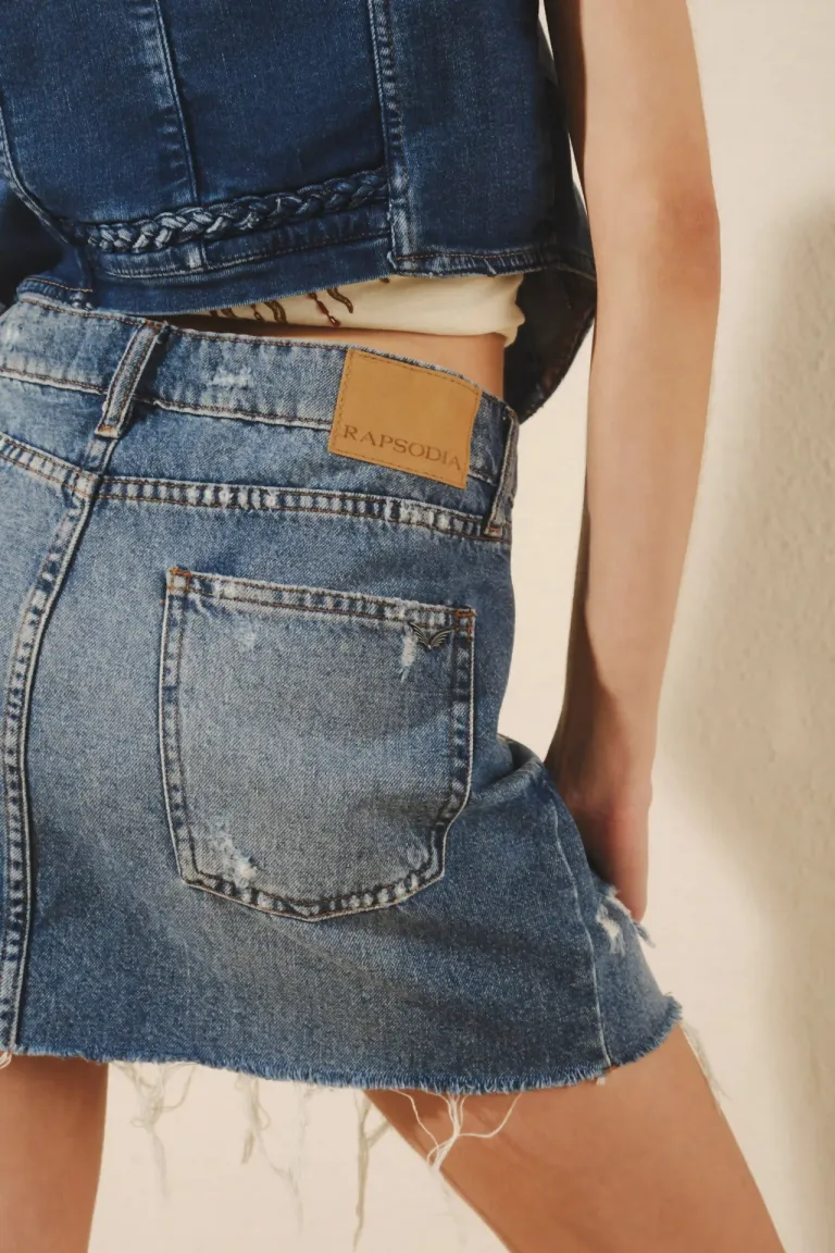 Falda de denim clásica de corte medio con lavado suavizado y detalles característicos de Rapsodia en Faldas para argentina