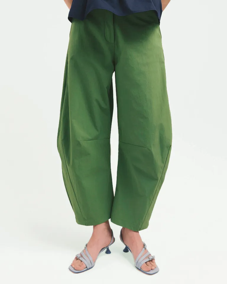 Pantalón feli: Diseño urbano y funcional para un look relajado y moderno de Jazmin Chebar en Pantalones para argentina