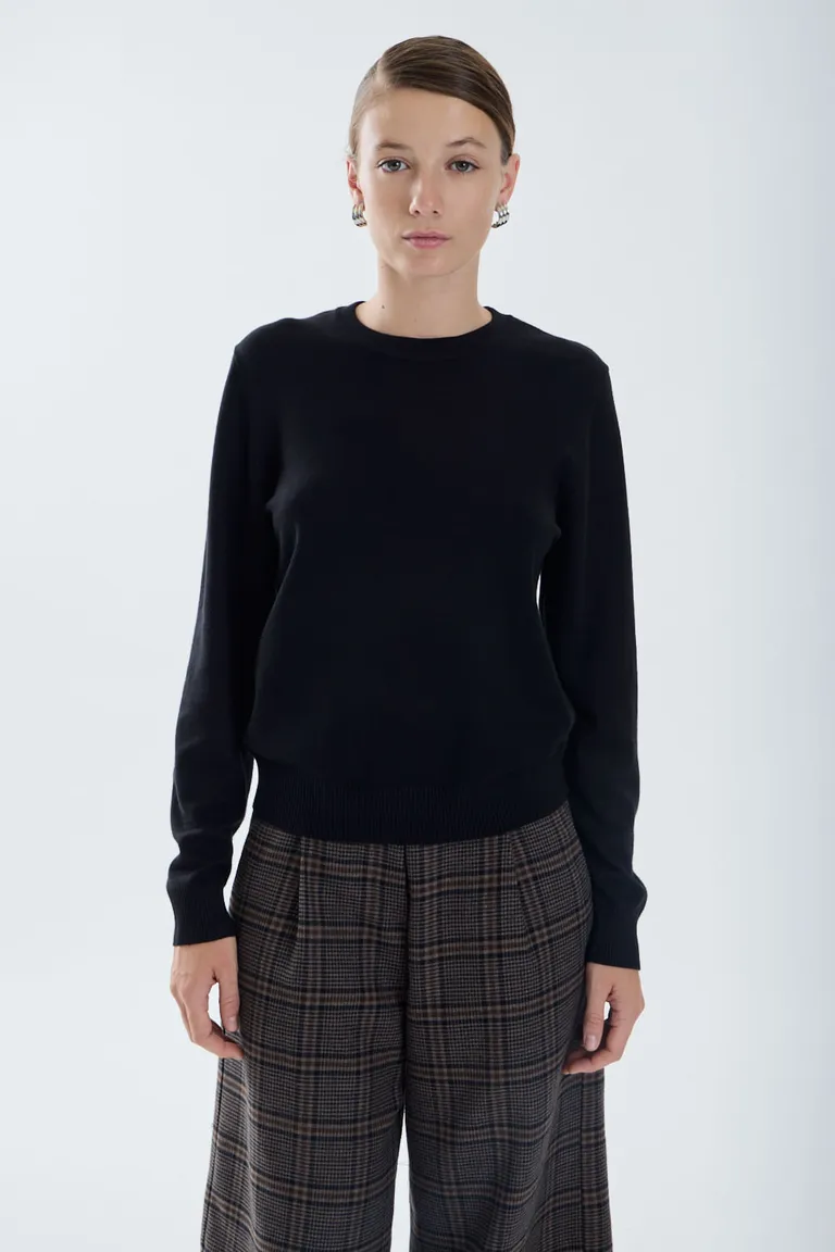 Sweater de tejido liso con cuello redondo y mangas largas de Portsaid en Buzos y Sweaters para argentina