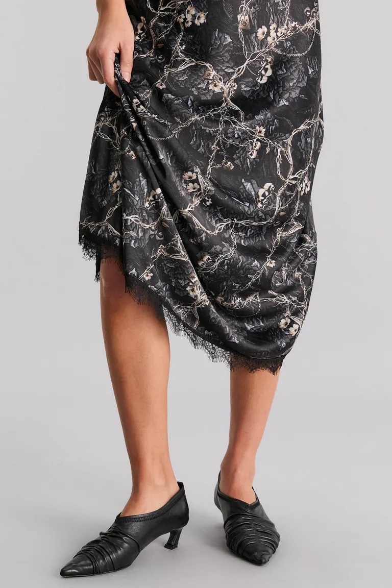 Vestido de Satén Estampado de Largo Maxi con Escote en V y Breteles Ajustables de Kosiuko en Vestidos para argentina