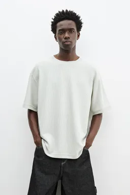 Buzo manga corta estructura de Pull&Bear en Buzos y Sweaters para argentina