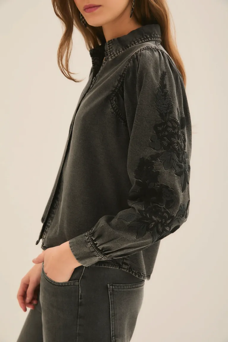 Camisa de manga larga con bordados en el delantero, ideal para cualquier ocasión de Rapsodia en Camisas para argentina