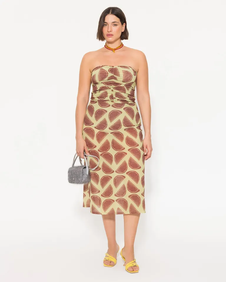Vestido estampado con detalles texturizados y silueta estilizada de Jazmin Chebar en Vestidos para argentina