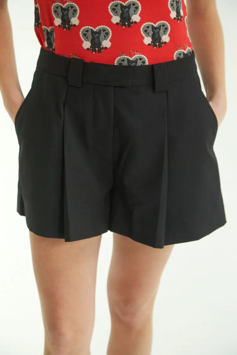 Shorts sastrero de tiro medio con pinzas y bolsillo bordado de Las Pepas en Shorts para argentina