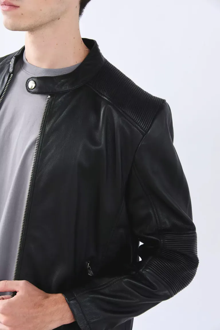 Campera de cuero negra con cuello mao y cierre personalizado para hombre de Bensimon en Abrigos y Camperas para argentina
