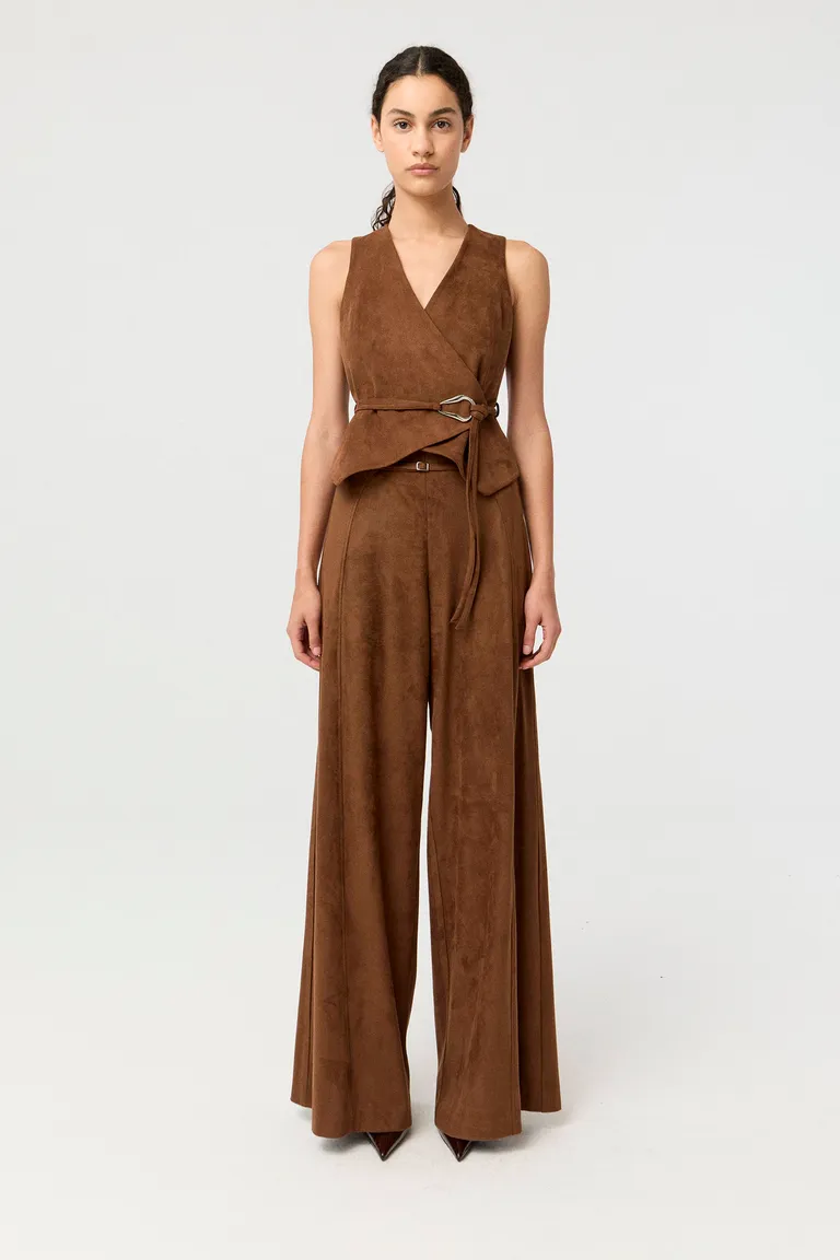 Chaleco corto cruzado con escote en V y ajuste de hebilla metálica en la cintura de Markova en Chalecos para argentina