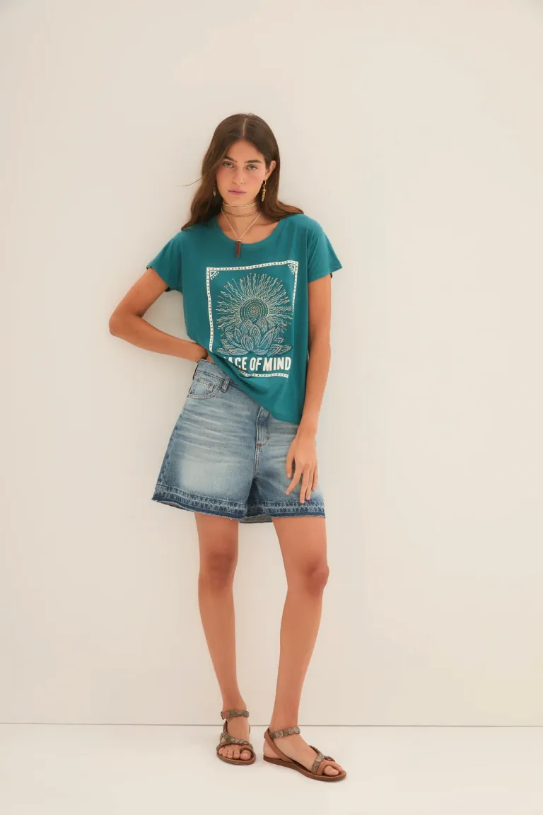 Remera estilo casual con estampa esotérica bordada y detalles brillantes de Rapsodia en Remeras para argentina