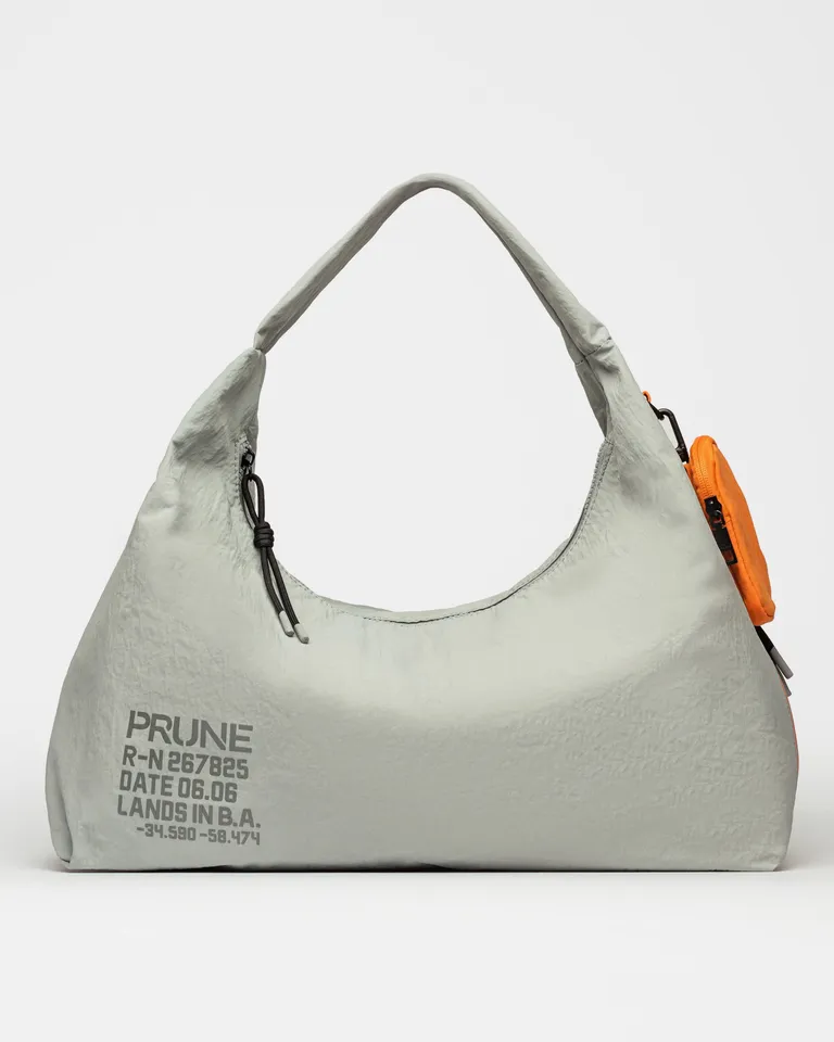 Bolso de nylon gris con cierre y bolsillo frontal, perfect para uso diario de Prüne en Bolsos y Carteras para argentina