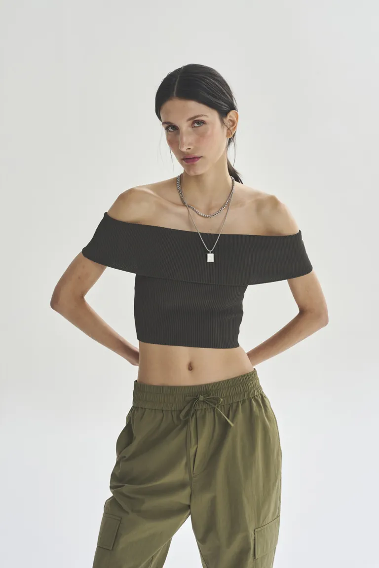Top strapless negro de diseño moderno y minimalista para mujer de Akiabara en Tops para argentina
