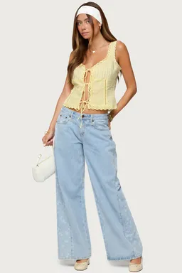 Jeans tiro bajo abertura floral de Edikted en Pantalones para argentina