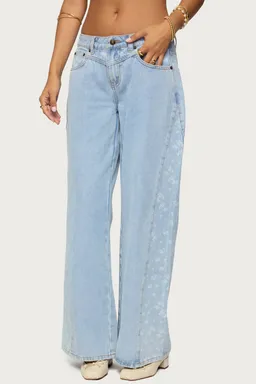 Jeans tiro bajo abertura floral de Edikted en Pantalones para argentina