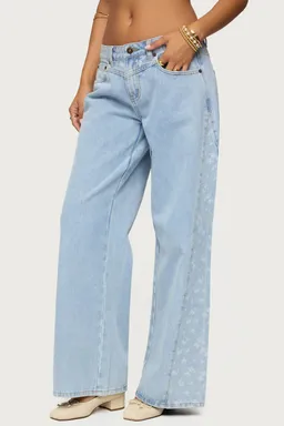 Jeans tiro bajo abertura floral de Edikted en Pantalones para argentina