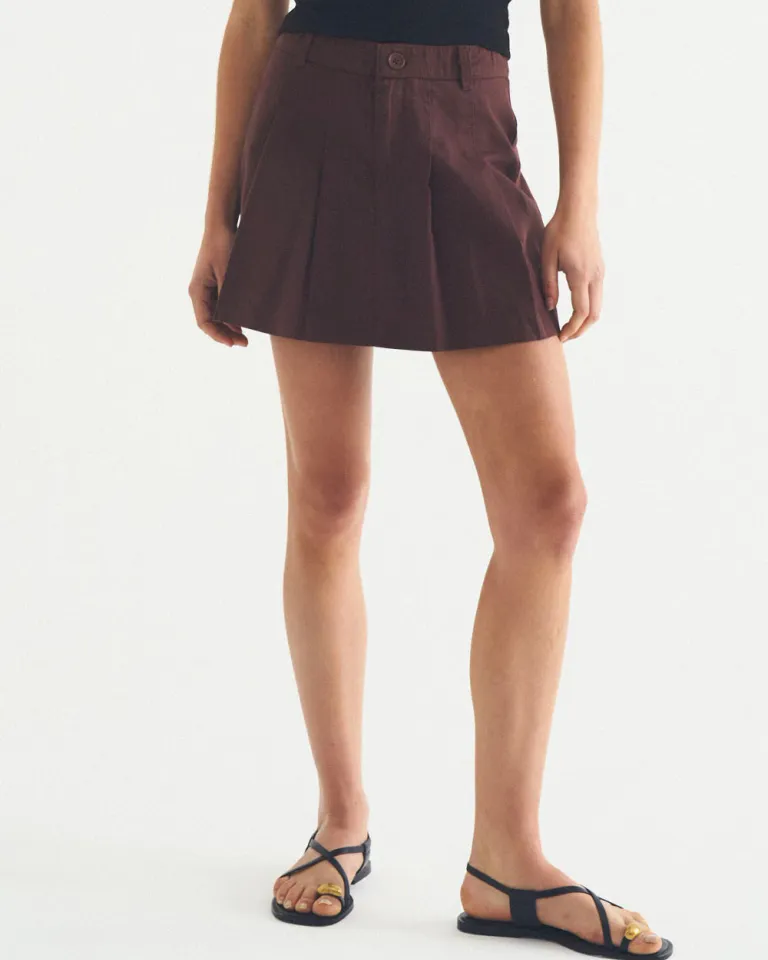 Falda tableada marrón con cierre frontal y short interno de Sky en Faldas para argentina