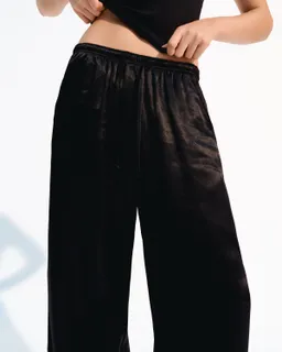 Pantalón wide leg jogger satén de Bershka en Pantalones para argentina