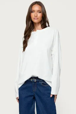 Top henley cyrus oversized de Edikted en Tops para argentina