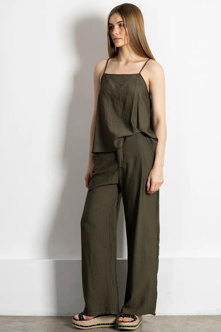 Pantalón recto y holgado con diseño arrugado en color verde de Kill en Pantalones para argentina