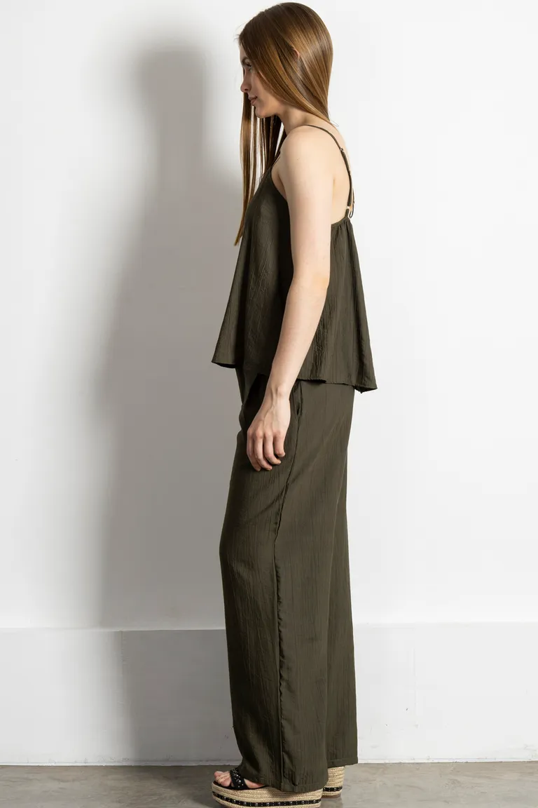 Pantalón recto y holgado con diseño arrugado en color verde de Kill en Pantalones para argentina