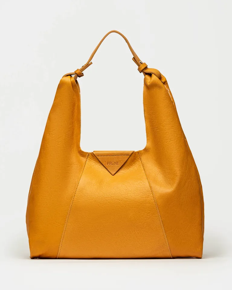 Cartera de hombro amplia y sencilla en cuero de textura granulada de Prüne en Bolsos y Carteras para argentina