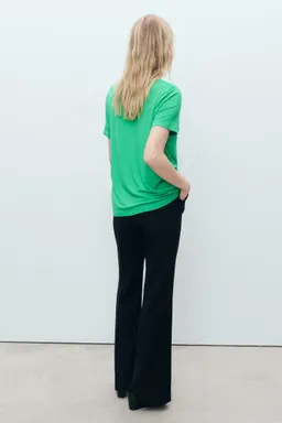 Remera cuello pico de Mango en Remeras para argentina