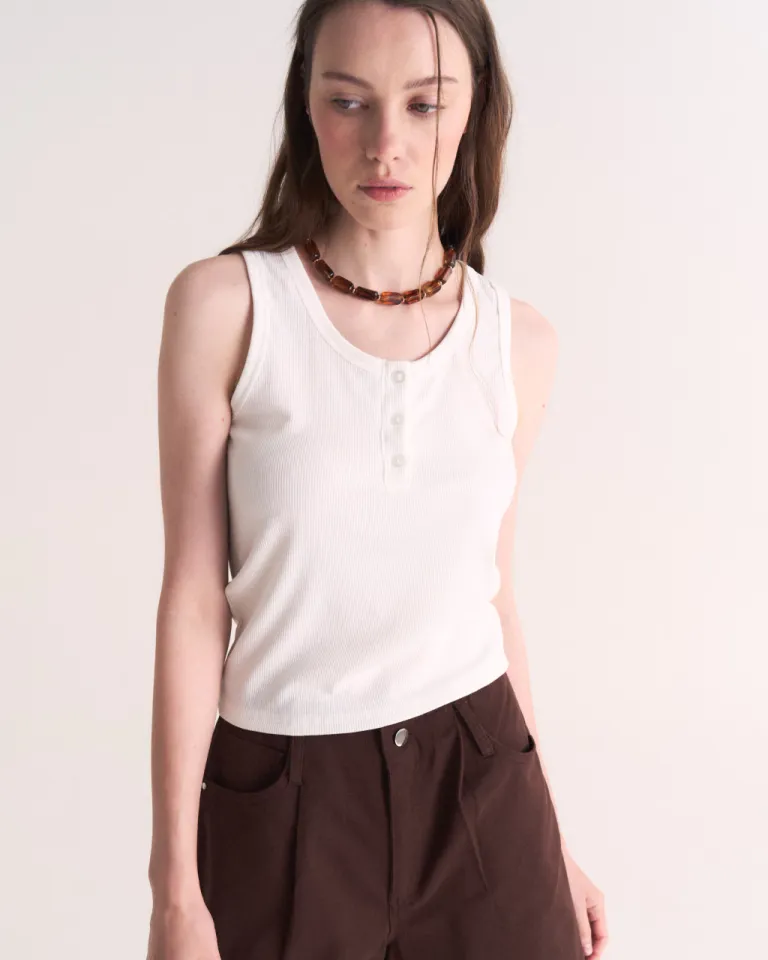 Top con escote redondo y abotonado frontal - Básico y elegante de Sky en Tops para argentina