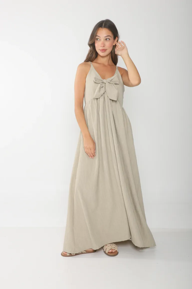 Vestido de seda negro con escote en V y moño central de Belle en Vestidos para argentina